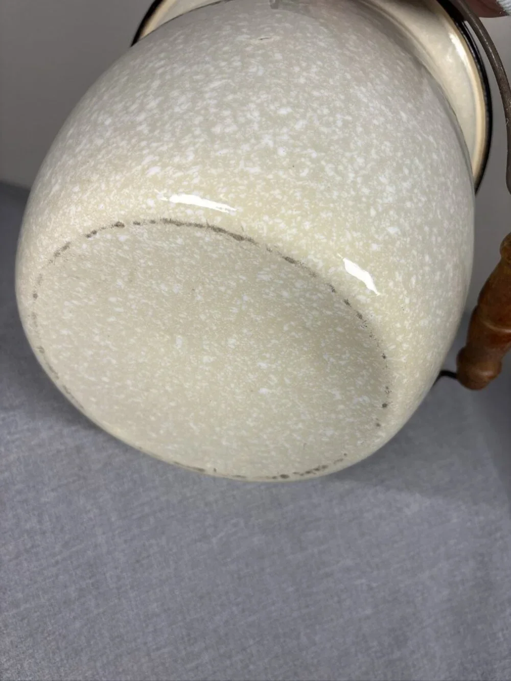 Vintage Cream Speckled Enamelware Chamber Pot With Lid And Wooden Handle